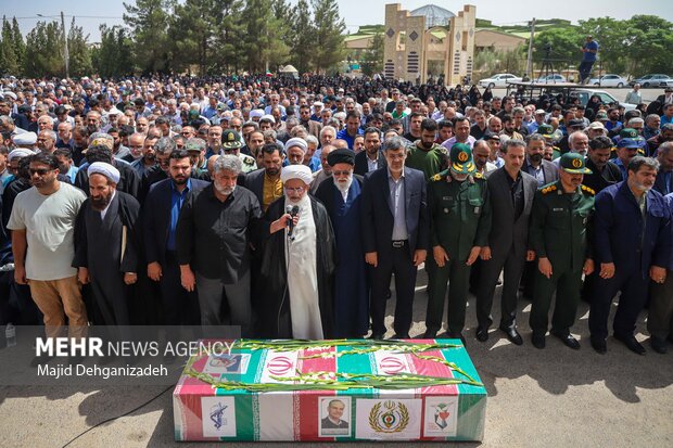تشییع پیکر دانشمند هسته‌ای شهید «اکبر مطلبی‌زاده» در یزد
