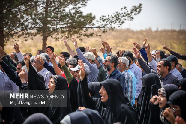 تشییع پیکر دانشمند هسته‌ای شهید «اکبر مطلبی‌زاده» در یزد