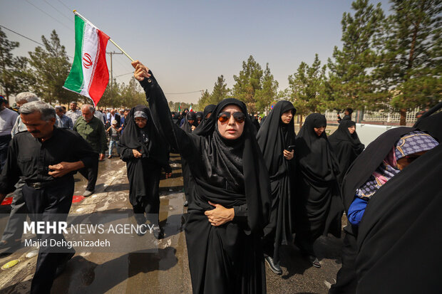 تشییع پیکر دانشمند هسته‌ای شهید «اکبر مطلبی‌زاده» در یزد