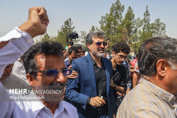 تشییع پیکر دانشمند هسته‌ای شهید «اکبر مطلبی‌زاده» در یزد