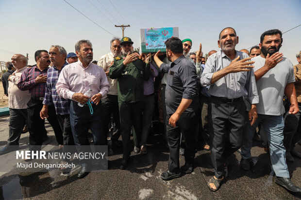 تشییع پیکر دانشمند هسته‌ای شهید «اکبر مطلبی‌زاده» در یزد