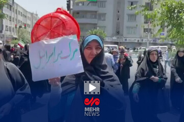 Demir kubbe Tahranlıların alay konusu oldu