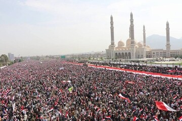 Yemenis hold massive rally in support of Iran
