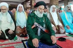 خائنان مسلح داخلی را در ملأ عام اعدام کنید