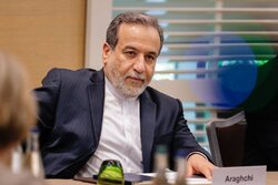 İran egemenliğini savunmak için tüm seçenekleri saklı tutuyor