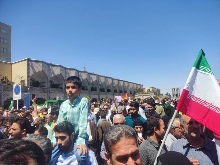 İsrail tehditlerine rağmen halk cuma namazı için sokaklarda