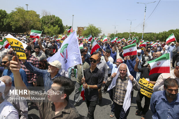 راهپیمایی پرشور اهوازی ها در گرمای ۵۰ درجه