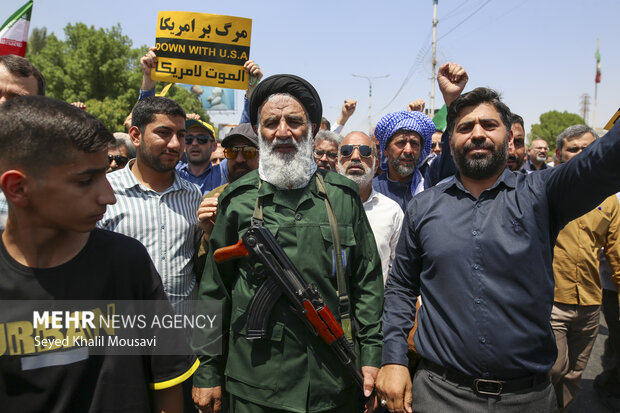 راهپیمایی پرخروش مردم قصیده ای فاخر در برابر ظلم و تجاوز