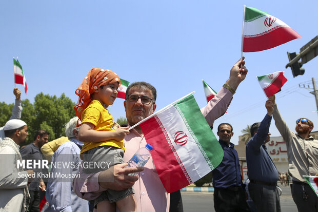 راهپیمایی پرشور اهوازی ها در گرمای ۵۰ درجه
