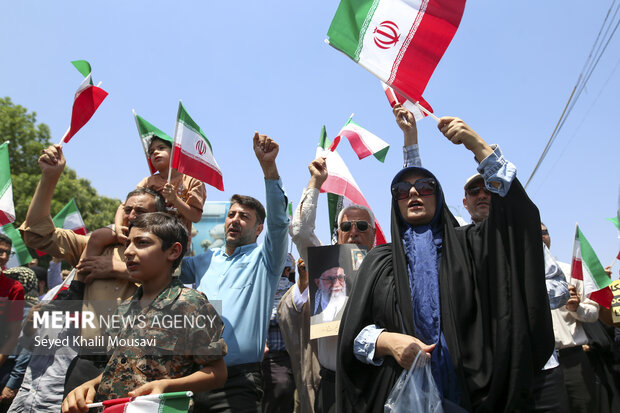 راهپیمایی پرخروش مردم قصیده ای فاخر در برابر ظلم و تجاوز