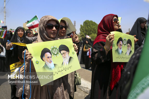 راهپیمایی پرشور اهوازی ها در گرمای ۵۰ درجه