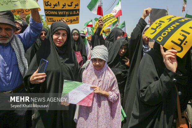 راهپیمایی پرشور اهوازی ها در گرمای ۵۰ درجه
