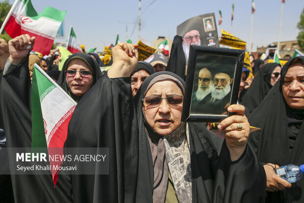 راهپیمایی پرشور اهوازی ها در گرمای ۵۰ درجه
