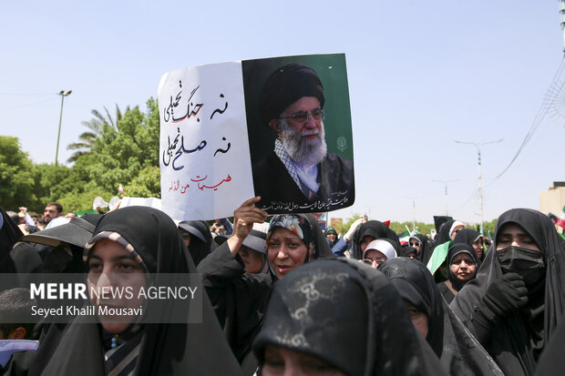 راهپیمایی پرشور اهوازی ها در گرمای ۵۰ درجه