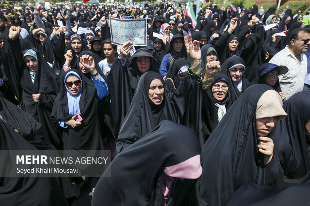 راهپیمایی پرشور اهوازی ها در گرمای ۵۰ درجه