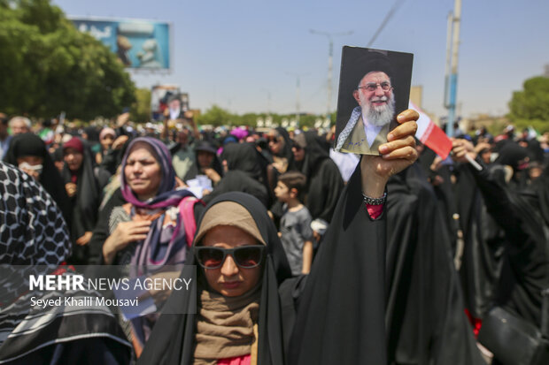 راهپیمایی پرشور اهوازی ها در گرمای ۵۰ درجه