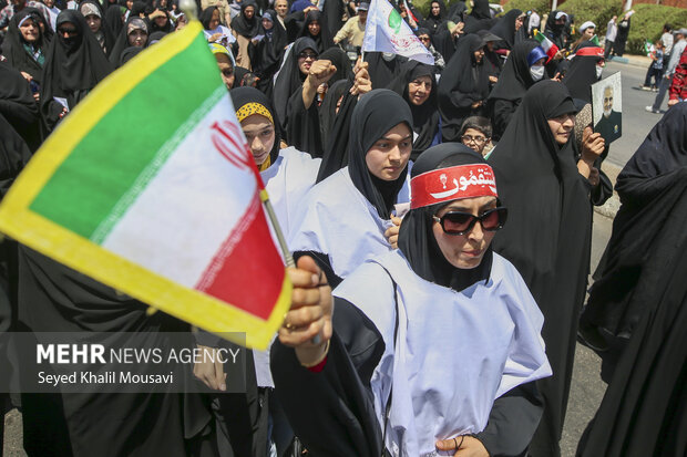 راهپیمایی پرخروش مردم قصیده ای فاخر در برابر ظلم و تجاوز