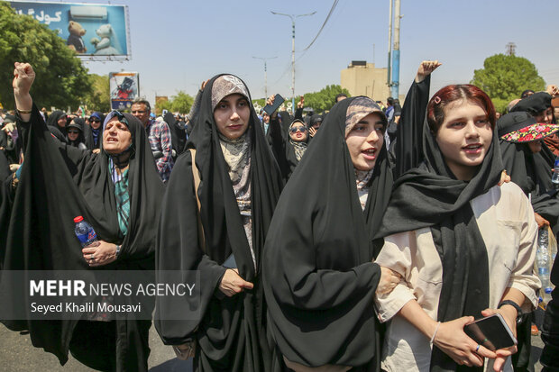 راهپیمایی پرشور اهوازی ها در گرمای ۵۰ درجه