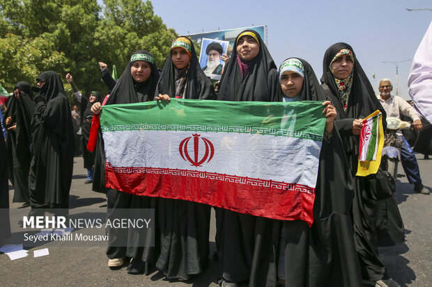 راهپیمایی پرخروش مردم قصیده ای فاخر در برابر ظلم و تجاوز