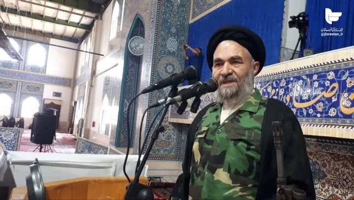 امام جمعه بروجرد با «لباس رزم» خطبه خواند