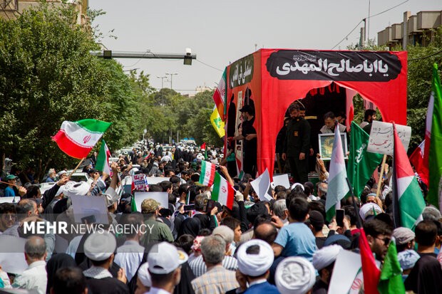 راهپیمایی جمعه خشم و نصر و تشییع پیکر ۵ شهید حمله رژیم صهیونی در قم