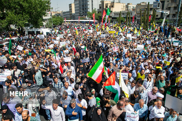 مسيرات "جمعة النصر" و"جمعة الغضب" في جمیع انحاء ايران