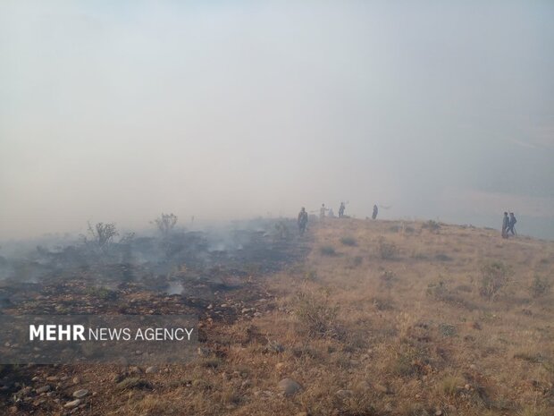 ۱.۵ هکتار از مراتع سمیرم در آتش سوخت
