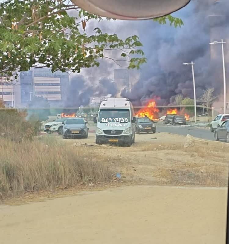 İran’ın fırlattığı tek füze Be'er Sheva'ya isabet etti