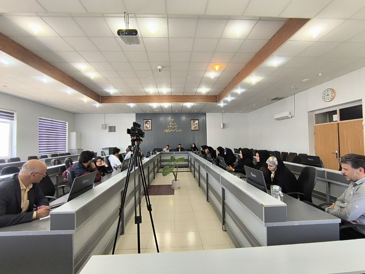 رسانهها بازوی دفاعی در جنگ ترکیبی دشمن هستند