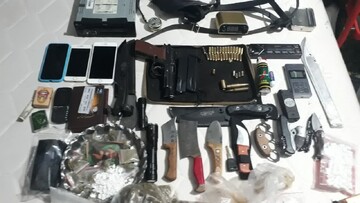 دستگیری دو کرجی با شمار زیادی سلاح سرد و گرم