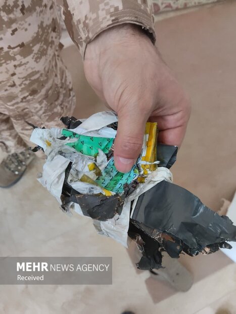 تصاویری از قطعات پهپاد انتحاری منهدم شده دشمن متخاصم