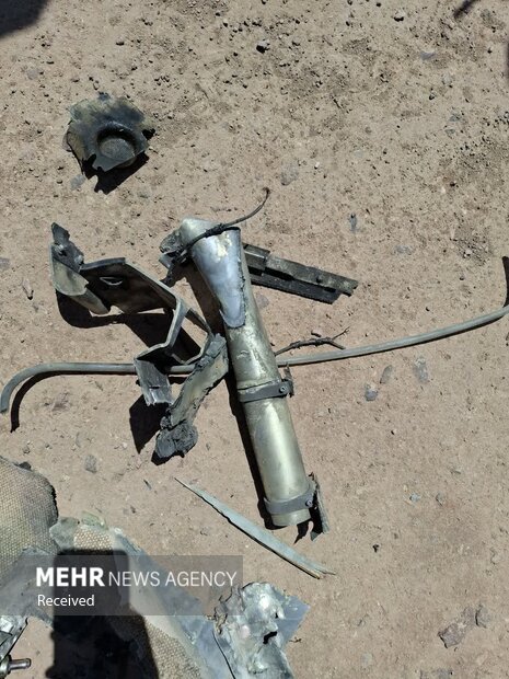 تصاویری از قطعات پهپاد انتحاری منهدم شده دشمن متخاصم