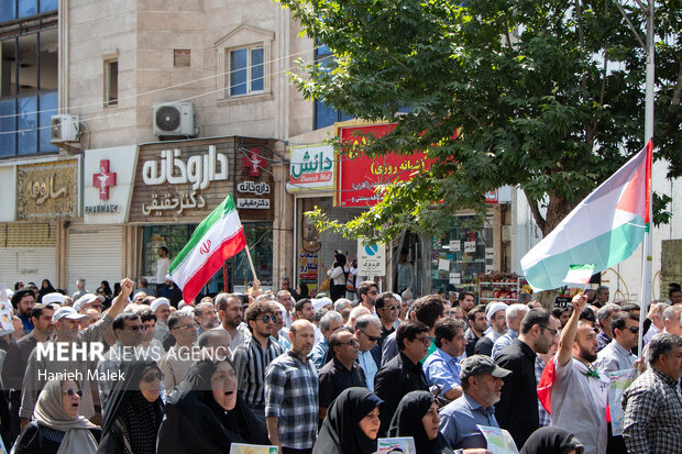 تشییع پیکر مطهر خانواده ۵ نفره شهید «نیازمند» در گنبدکاووس
