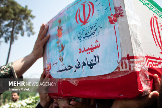 تشییع پیکر مطهر خانواده ۵ نفره شهید «نیازمند» در گنبدکاووس
