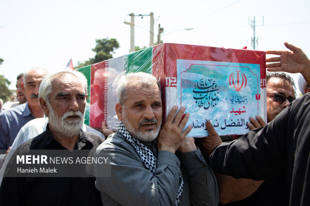 تشییع پیکر مطهر خانواده ۵ نفره شهید «نیازمند» در گنبدکاووس
