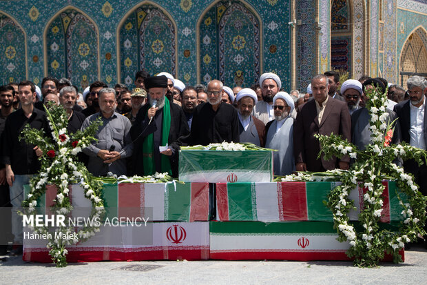 تشییع پیکر مطهر خانواده ۵ نفره شهید «نیازمند» در گنبدکاووس
