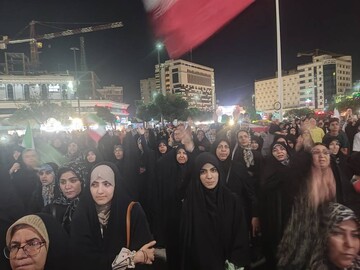 اجتماع مردم مشهد در دفاع از استقلال ایران