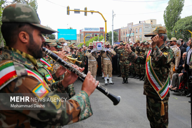 تشییع پیکر شهید مدافع وطن «علی پیری» در اردبیل