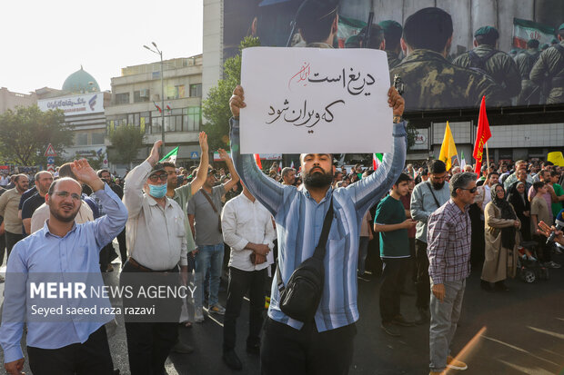 اجتماع مردمی و دانشجویی در ضد جنایات آمریکا و رژیم صهیونیستی 32