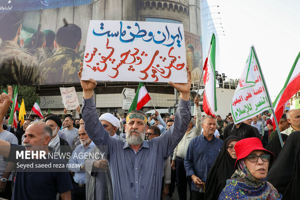 پیروزی با اتحاد ملت شکل می‌گیرد؛ دنیا شاهد تجاوزهای دشمنان است