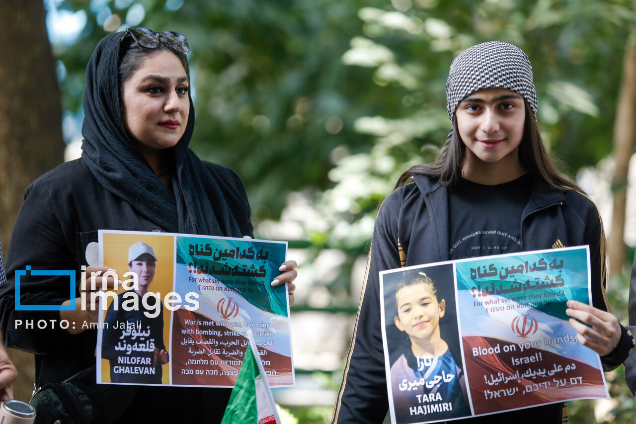 Iranians rally