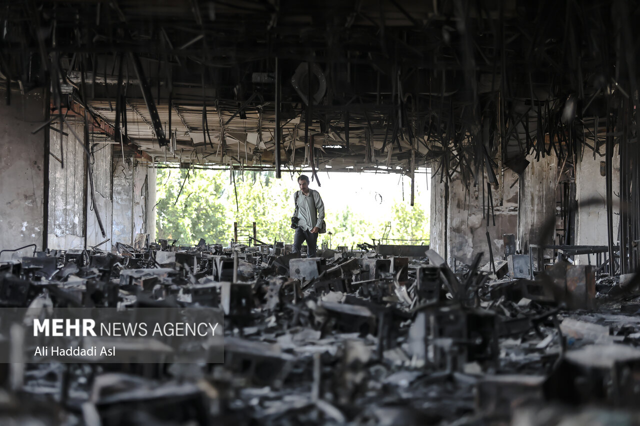 آتش ساختمان شیشهای خاموش است اما آتش زبان حقیقت شعلهورتر