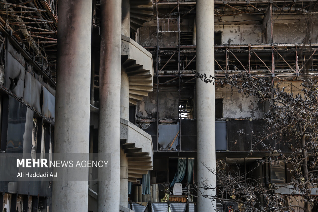 آتش ساختمان شیشهای خاموش است اما آتش زبان حقیقت شعلهورتر