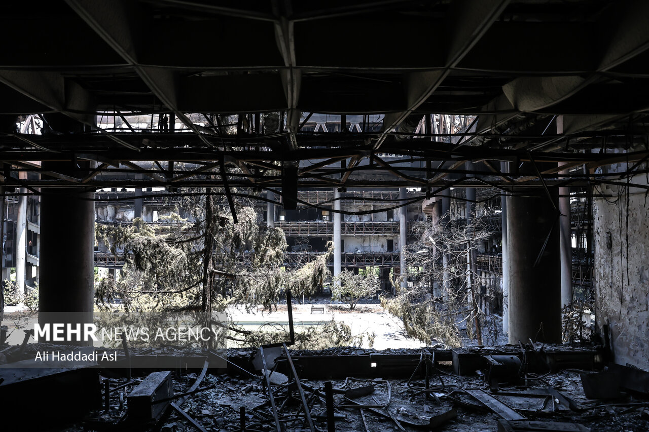 آتش ساختمان شیشهای خاموش است اما آتش زبان حقیقت شعلهورتر