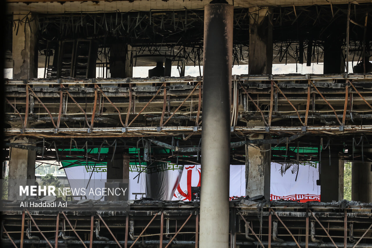 آتش ساختمان شیشهای خاموش است اما آتش زبان حقیقت شعلهورتر