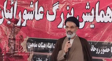 استقبال عاشورایی مردم نطنز از محرم با برافراشتن چادرهای عزاداری