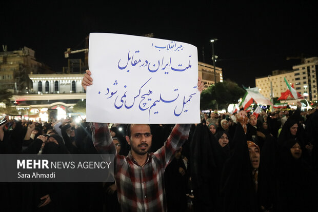 اجتماع مردم مشهد در دفاع از استقلال ایران
