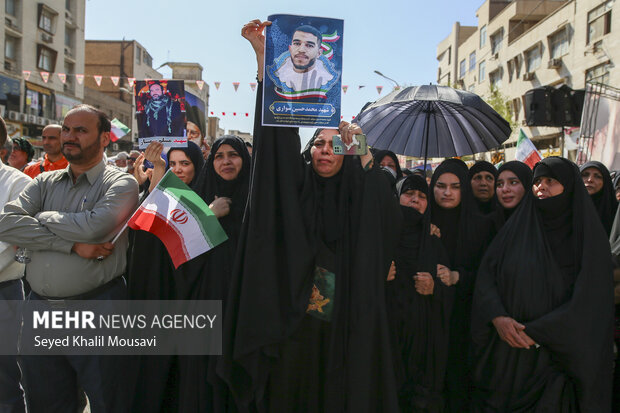 تشییع پیکر ۷ شهید خوزستانی در اهواز