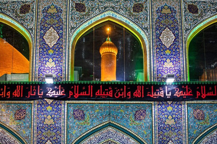 تصاویری از سیاه پوش شدن حرم امام حسین (ع) در آستانه محرم