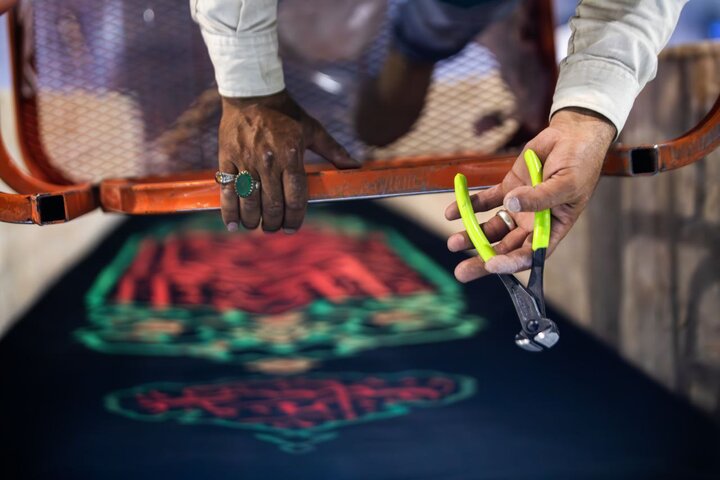 تصاویری از سیاه پوش شدن حرم امام حسین (ع) در آستانه محرم